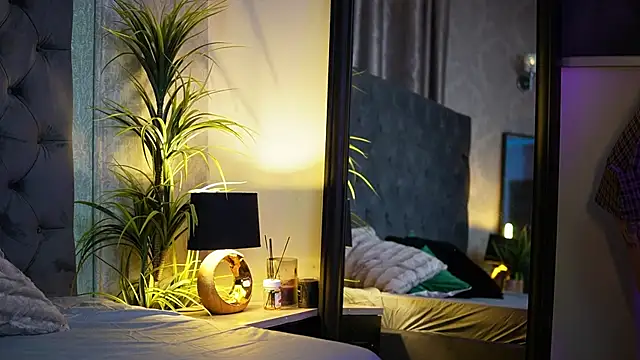 Snapshot of MiamiCoffee chatting on September 26, 2025, 1:34 am MiamiCoffee online show from September 26, 2025, 1:34 am