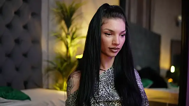 Snapshot of MiamiCoffee chatting on October 20, 2025, 6:19 pm MiamiCoffee online show from October 20, 2025, 6:19 pm