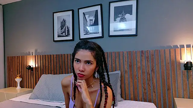 luna roja25 online show from September 24, 2025, 1:28 pm