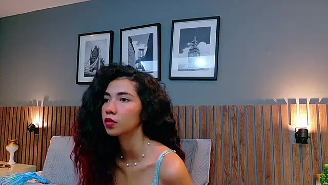 luna roja25 online show from September 23, 2025, 12:56 pm