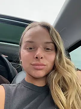 KayleeBella online show from May 1, 2026, 12:43 pm