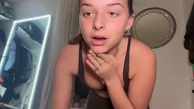 KayleeBella online show from March 24, 2026, 6:52 pm