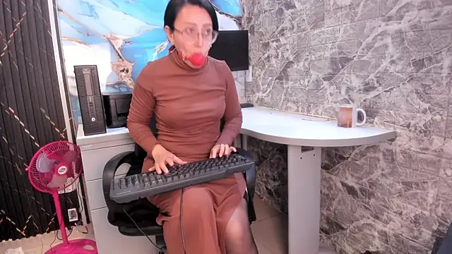 Scarlett 14  online show from January 16, 2026, 3:21 am