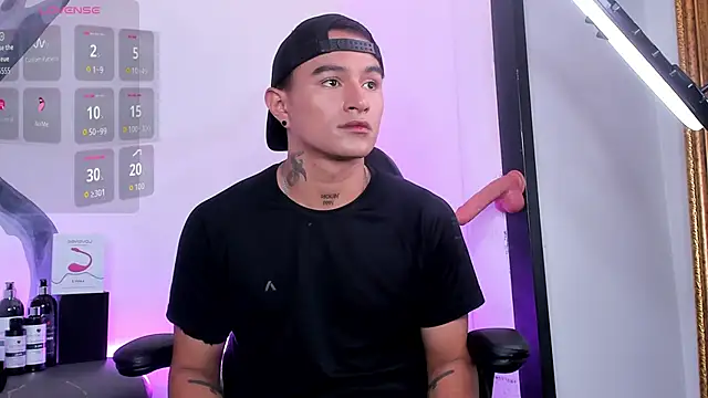 LiamDeep online show from October 19, 2025, 6:21 pm