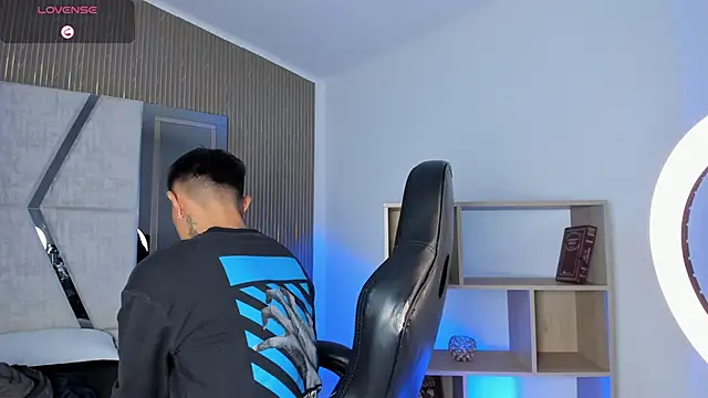 LiamDeep online show from February 20, 2026, 8:33 pm