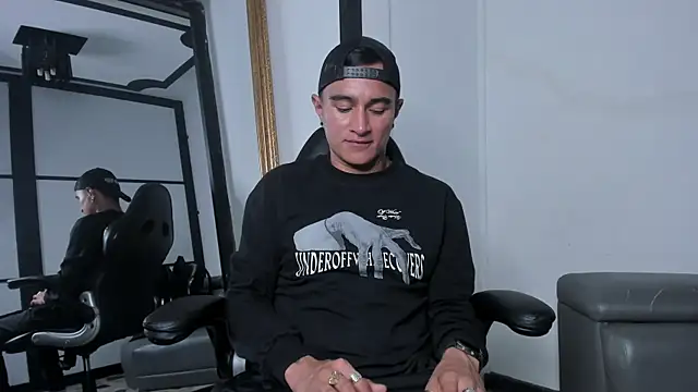 LiamDeep online show from September 30, 2025, 4:51 am