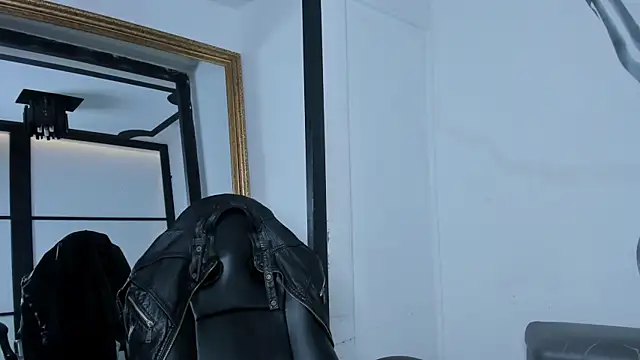 LiamDeep online show from October 1, 2025, 8:46 pm