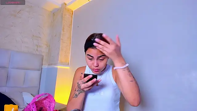 KimberlyLoren online show from October 6, 2025, 8:42 pm