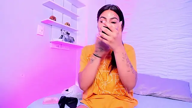 KimberlyLoren online show from October 14, 2025, 9:04 pm