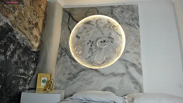 KimberlyLoren online show from November 8, 2025, 9:18 pm