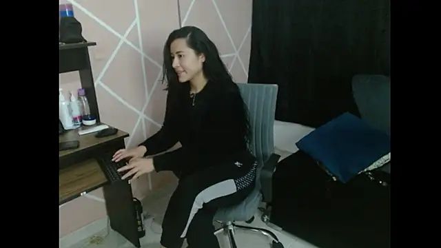 Emily Slave28 online show from October 7, 2025, 5:41 am