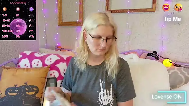 samanthamalichite online show from September 27, 2025, 7:20 pm