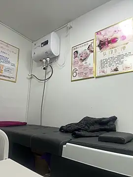 Baby-mmm online show from November 28, 2025, 11:43 am