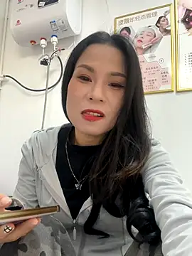 Baby-mmm online show from October 23, 2025, 4:11 am