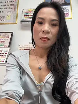 Baby-mmm online show from October 25, 2025, 5:28 am