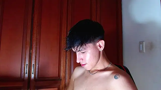 Snapshot of rowanbigboy23 chatting on September 16, 2025, 2:23 am rowanbigboy23 online show from September 16, 2025, 2:23 am