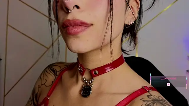 Hollyxx  online show from September 19, 2025, 12:09 pm