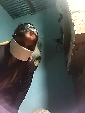 Sheema tyagi online show from November 24, 2025, 8:42 pm