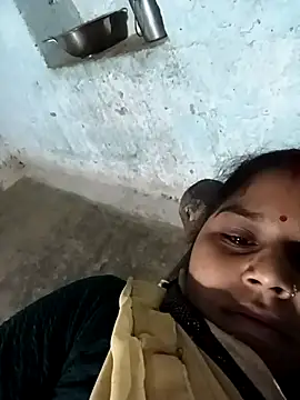 Sheema tyagi online show from October 28, 2025, 9:03 pm