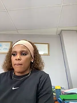 Snapshot of 031bubbles chatting on October 28, 2025, 9:19 am 031bubbles online show from October 28, 2025, 9:19 am