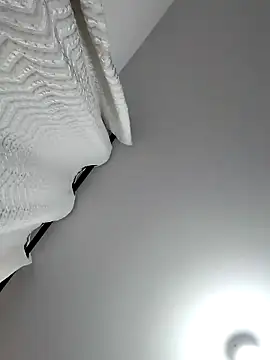 mia mancinii online show from April 22, 2026, 3:35 am