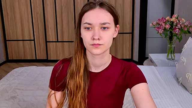 AmadaReine online show from April 13, 2026, 4:05 am