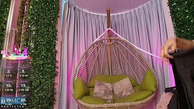 Kiara Zahiri   online show from October 2, 2025, 11:13 am