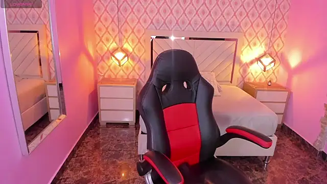 CHRISTY TEIGEN4 online show from September 23, 2025, 7:21 pm