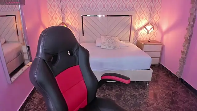 CHRISTY TEIGEN4 online show from September 22, 2025, 8:15 pm