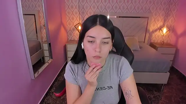 CHRISTY TEIGEN4 online show from October 18, 2025, 7:27 pm