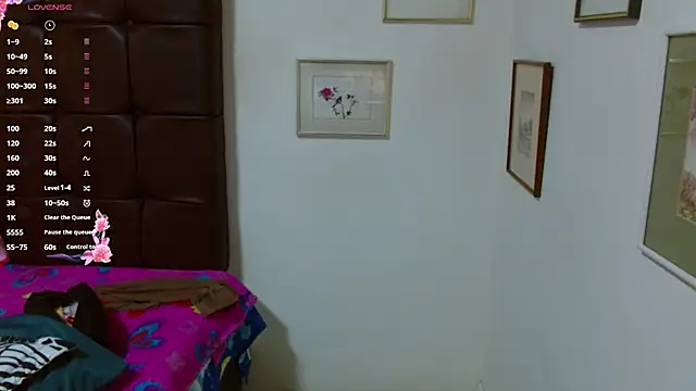 juliana soto1 online show from November 18, 2025, 2:42 pm