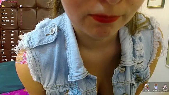 juliana soto1 online show from November 10, 2025, 12:43 pm