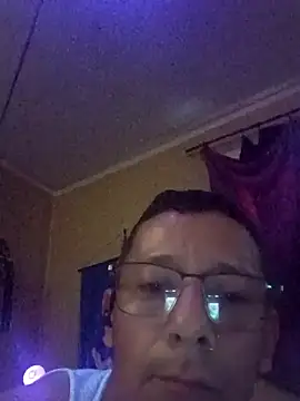 Snapshot of tonder69 chatting on October 5, 2025, 1:46 pm tonder69 online show from October 5, 2025, 1:46 pm