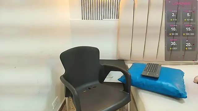 agatha fit online show from December 17, 2025, 1:05 pm