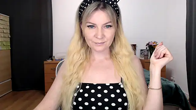 Snapshot of ParadiseAlina chatting on September 9, 2025, 6:50 pm ParadiseAlina online show from September 9, 2025, 6:50 pm