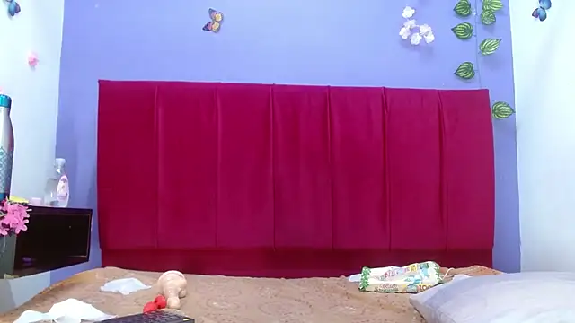 andrealopezcm101 online show from October 27, 2025, 11:44 am