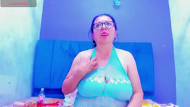 andrealopezcm101 online show from May 20, 2026, 12:07 am