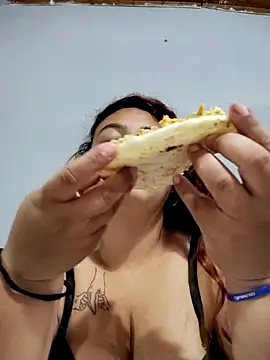 Freyacooper online show from September 24, 2025, 1:46 am