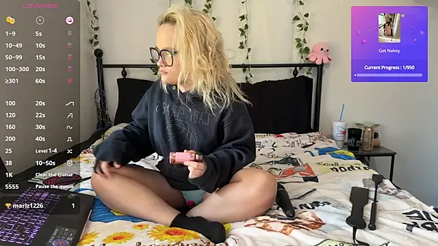 xxNaughtyNicolexx online show from September 12, 2025, 10:31 pm