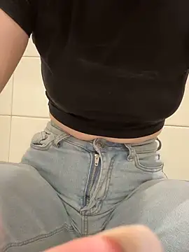 Cumonmme online show from October 18, 2025, 8:44 pm