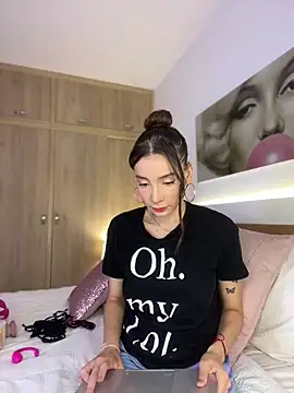 nicolleferragamo online show from November 13, 2025, 1:31 am