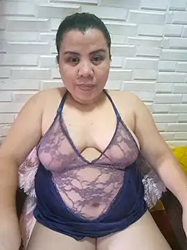 hotlyn45 online show from November 16, 2025, 1:21 am