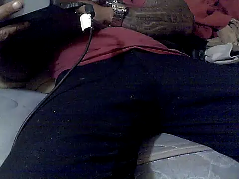 Snapshot of crassanova chatting on December 17, 2025, 5:01 am crassanova online show from December 17, 2025, 5:01 am