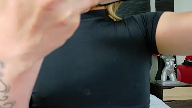 Keysha Queen  online show from September 10, 2025, 12:26 pm