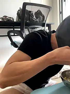 anhkiet huang online show from November 23, 2025, 6:34 am