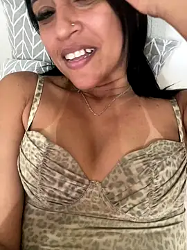 Katianesantos online show from October 9, 2025, 6:41 pm