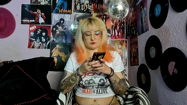 Avril Maria online show from March 18, 2026, 6:31 pm