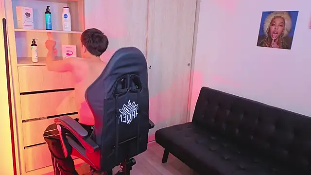 onlinenico online show from September 12, 2025, 8:08 pm