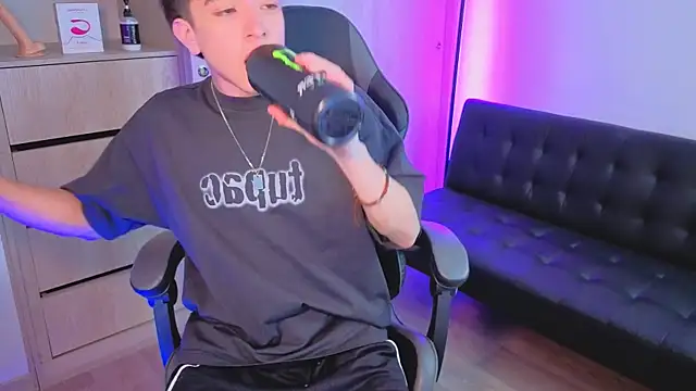 onlinenico online show from October 29, 2025, 8:08 pm