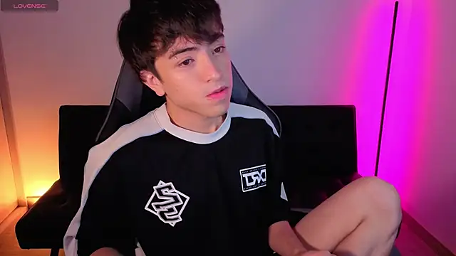 onlinenico online show from December 1, 2025, 8:10 pm